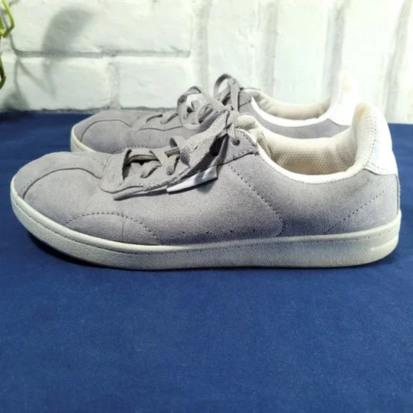 ❤️ Champion Sueded Finish Low Profile Sneakers - Picture 4 of 8